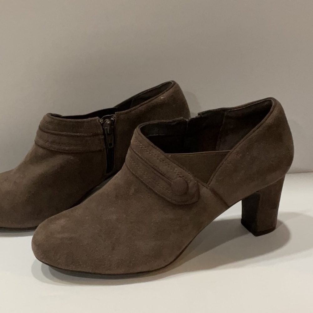 Women’s Clark’s Artisan Zip Ankle Boots Brown Suede